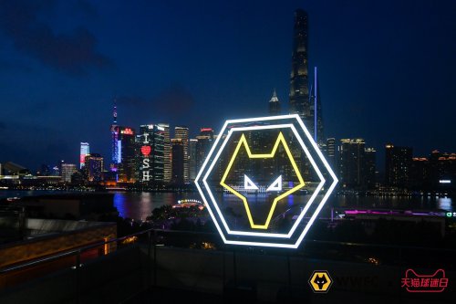 体育x音乐x电竞x潮流 狼队时尚大秀闪耀外滩