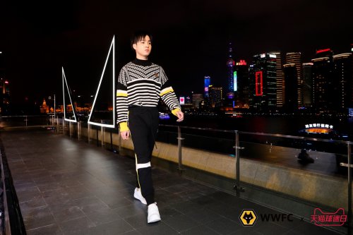 体育x音乐x电竞x潮流 狼队时尚大秀闪耀外滩