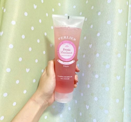 倍俪娅perlier小苍兰沐浴露，润肤细无声