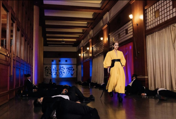 杨丞琳中空撞衫泫雅性感大胜!《Bad Lady》扮火辣恶女帅爆