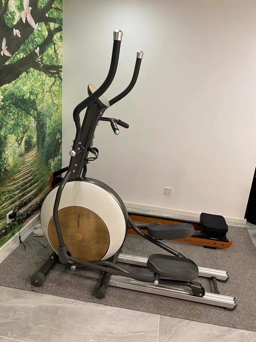 辣妹的魔鬼身材塑造神器:椭圆机