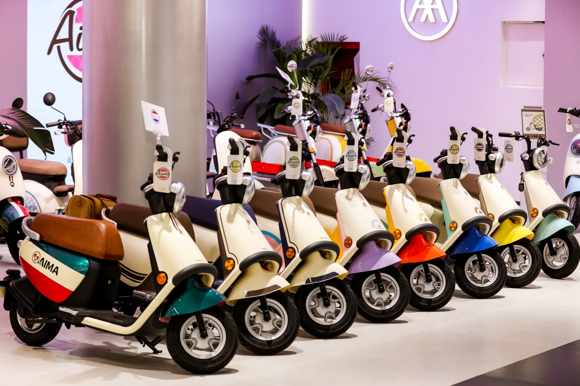 追星计划GO!爱玛电动车发布”摩登新复古“配色,演绎电动车时尚新经典