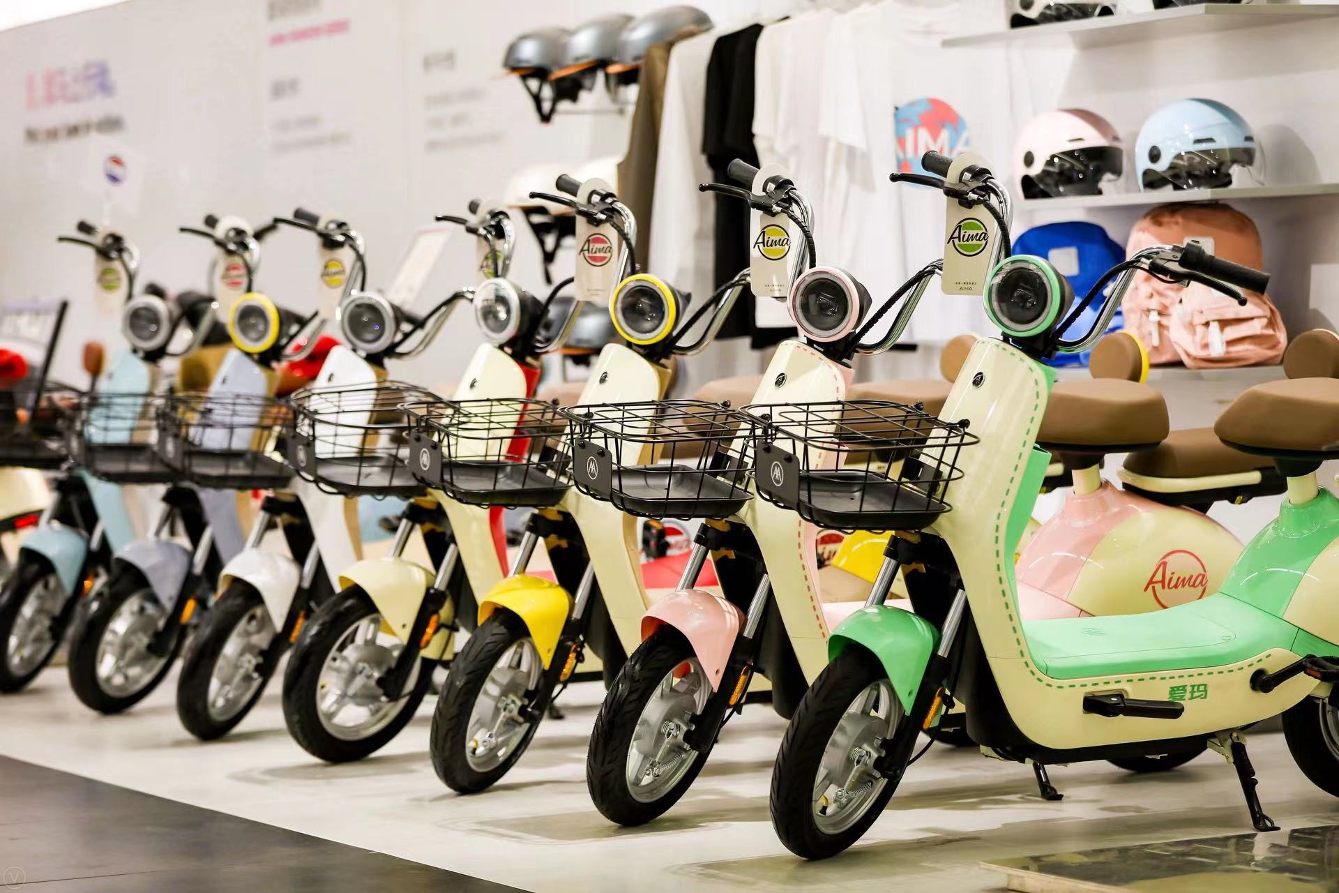 追星计划GO!爱玛电动车发布”摩登新复古“配色,演绎电动车时尚新经典