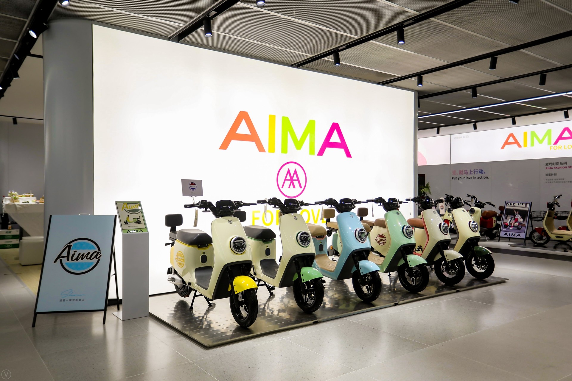 追星计划GO!爱玛电动车发布”摩登新复古“配色,演绎电动车时尚新经典