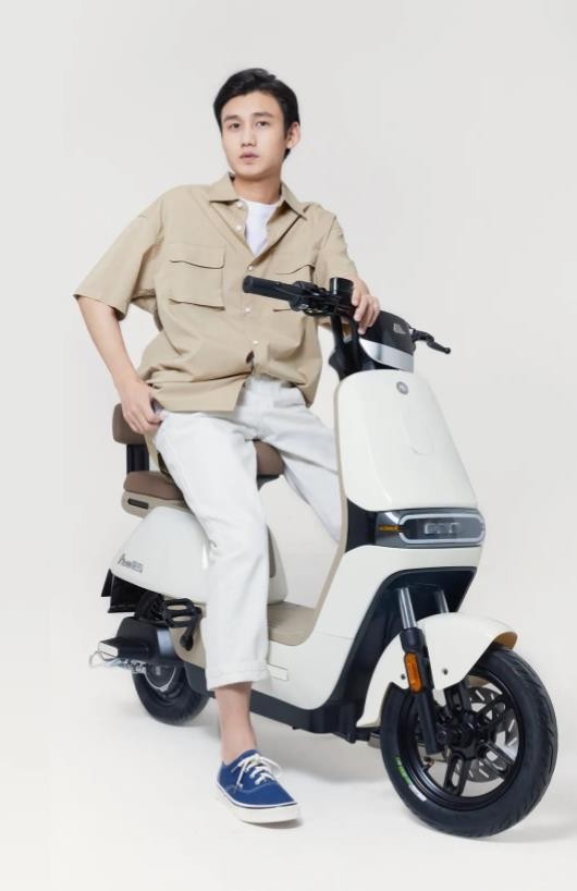 顶流CP！爱玛星动x《披荆斩棘2》，引爆都市骑行新风潮！