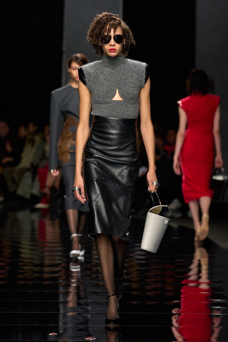 SPORTMAX 2024 秋冬系列发布:“暗箱”