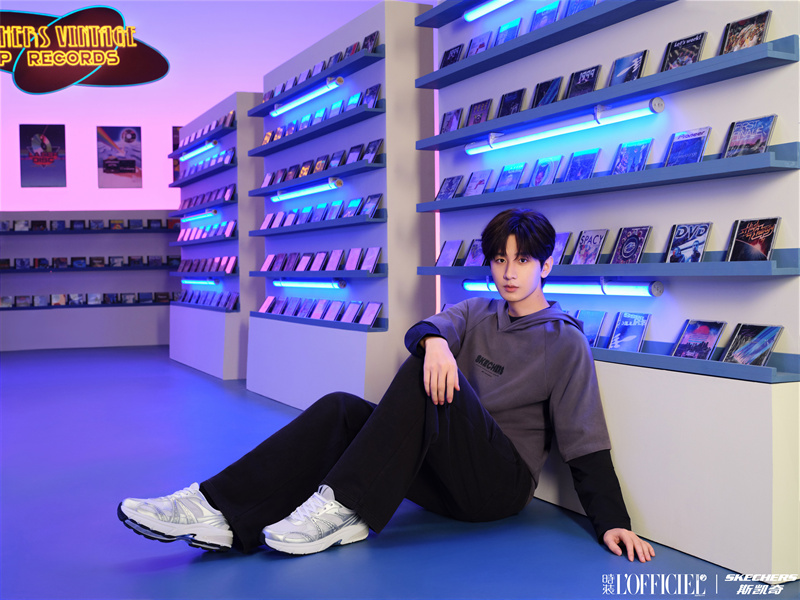 斯凯奇携手成毅「重返奇境 1999」 经典舒适潮流再登场