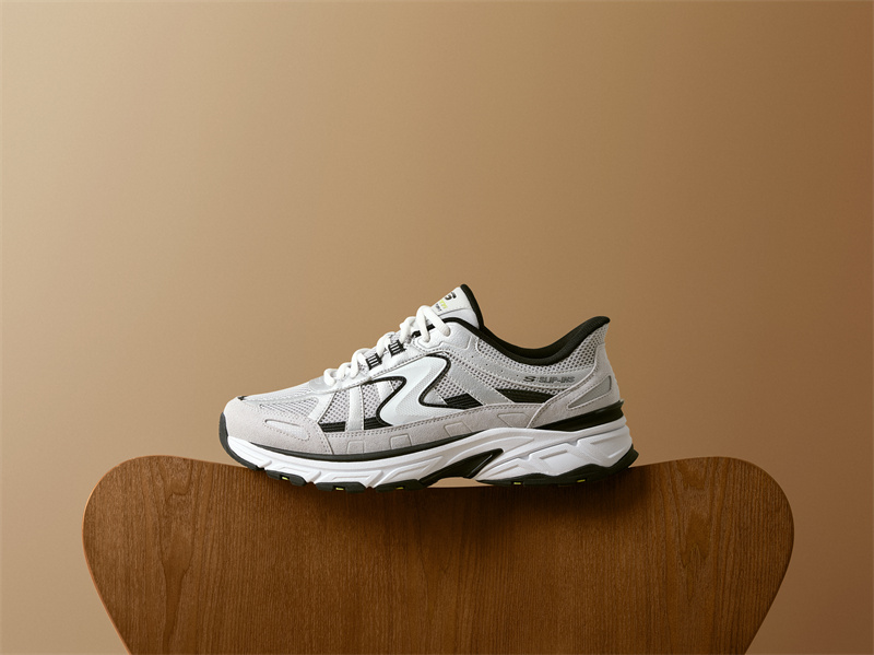 斯凯奇携手成毅「重返奇境 1999」 经典舒适潮流再登场