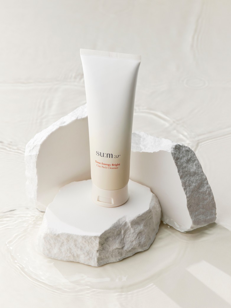 稳稳发“光”，敏肌不“慌”——苏秘37°全新时光肌底透白系列耀目上市